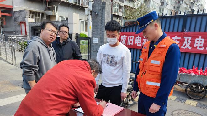 Xuyên môi: Fan hâm mộ toàn quốc đều đang trợ giúp đội Quảng Châu, cựu cầu thủ Quảng Châu Quách Tĩnh cũng sẽ phát sóng trực tiếp ủng hộ mang hàng